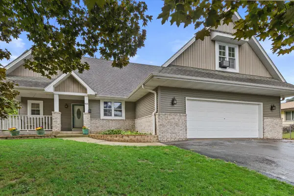 615 Braewood Dr, Waterford, WI 53185