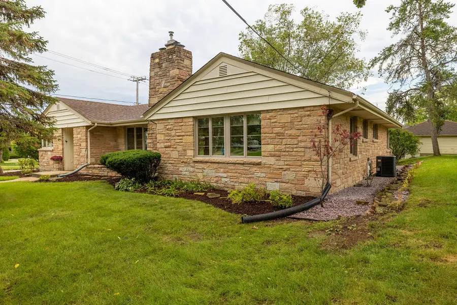 201 Gardner Ave, Burlington, WI 53105 - #2