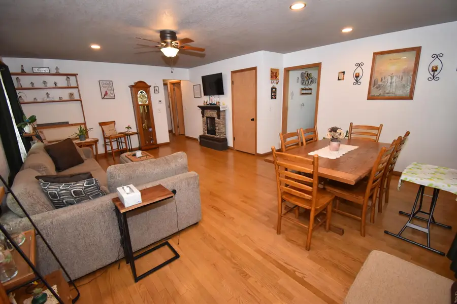 609 Blaine Ave, Racine, WI 53405 - #2