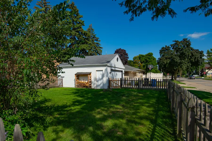 620 Melvin Ave, Racine, WI 53402 - #3