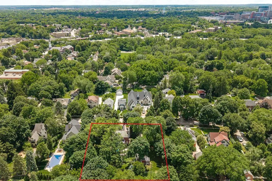 8000 Warren Ave, Wauwatosa, WI 53213 - #2