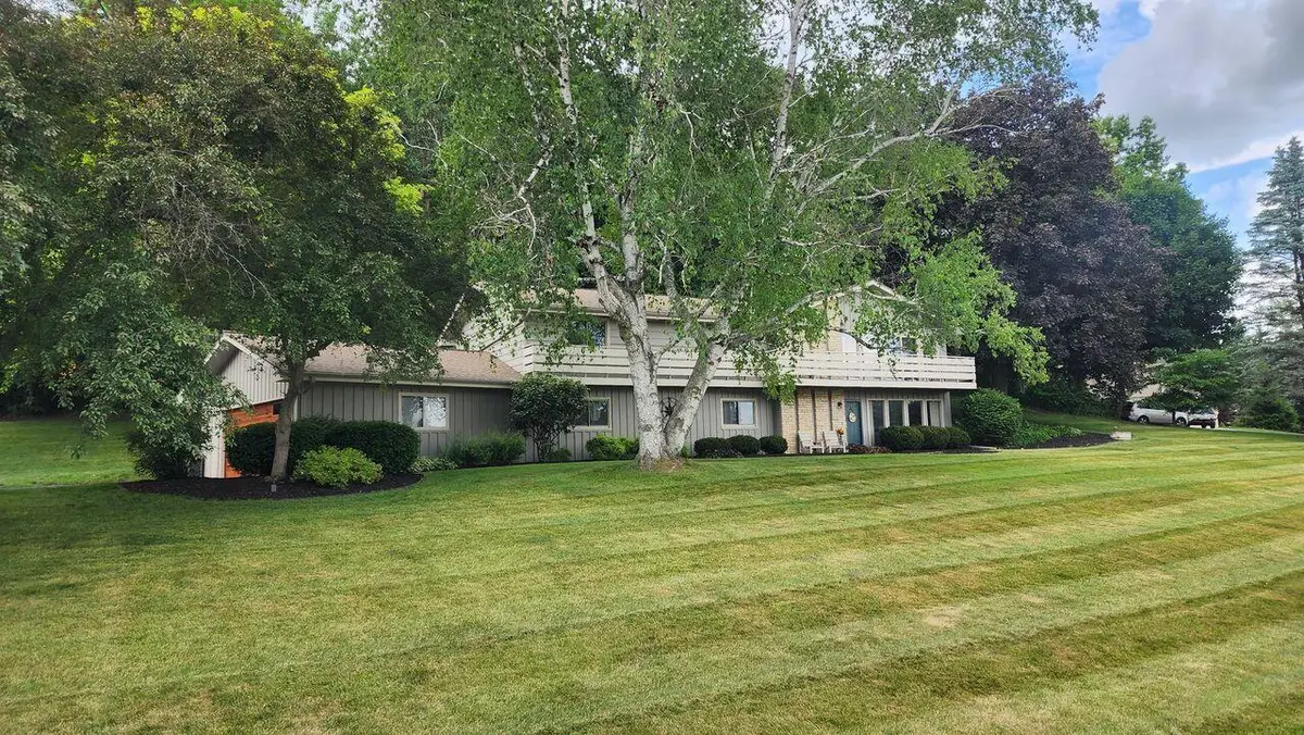 W290S2811 Carmarthen Dr, Genesee, WI 53188 - #1