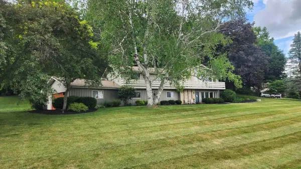 W290S2811 Carmarthen Dr, Genesee, WI 53188