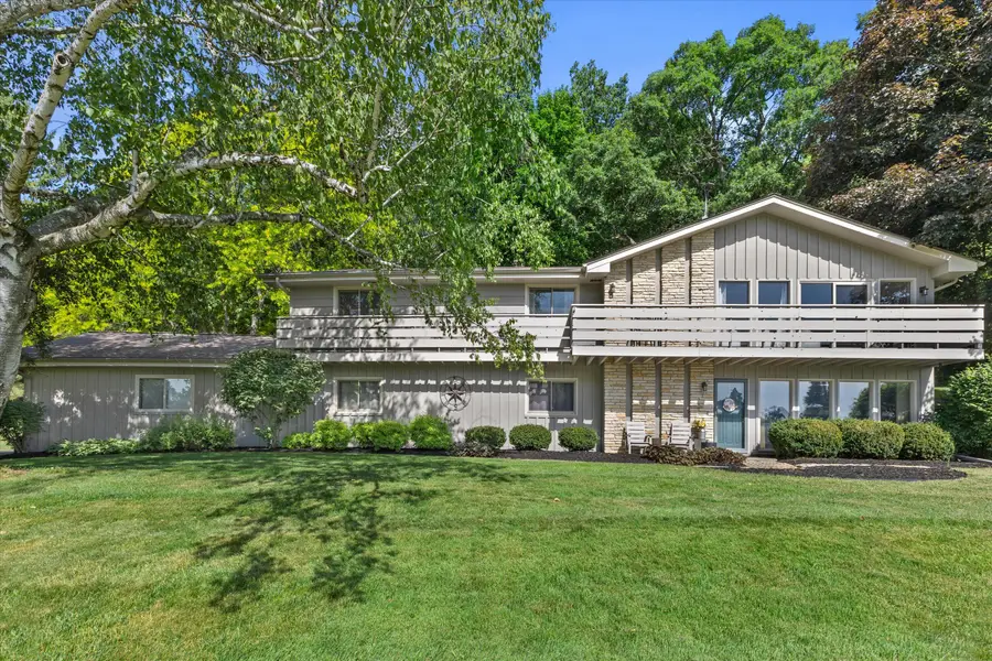 W290S2811 Carmarthen Dr, Genesee, WI 53188 - #2