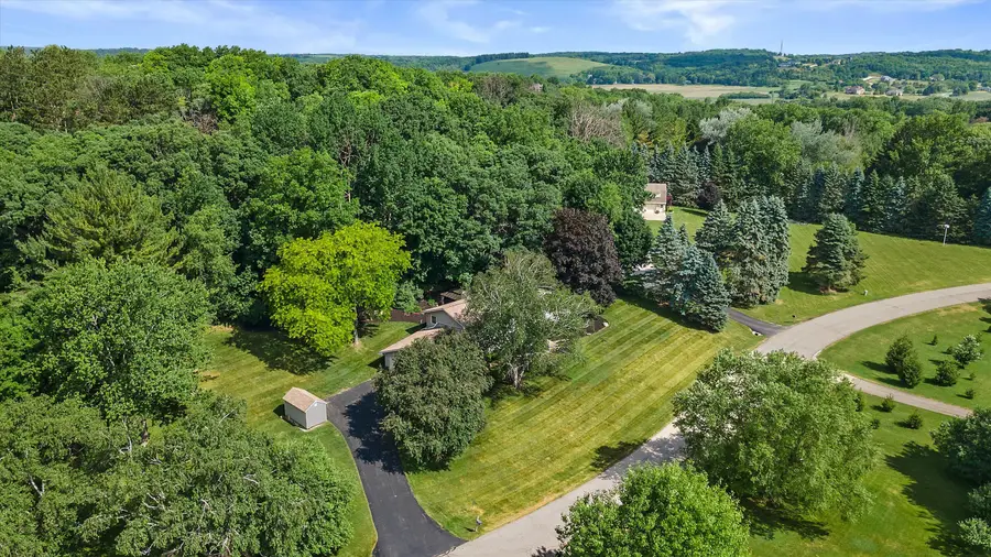 W290S2811 Carmarthen Dr, Genesee, WI 53188 - #3
