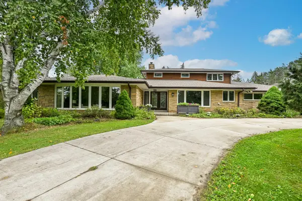 7550 N Pheasant Ln, River Hills, WI 53217