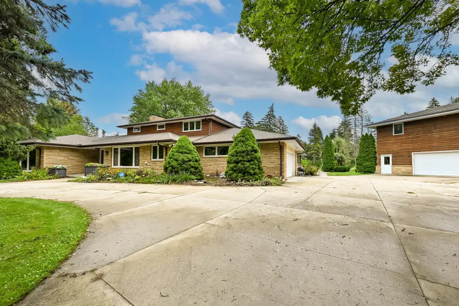 7550 N Pheasant Ln, River Hills, WI 53217 - #2
