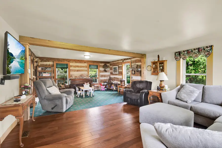 6386 Alpine Dr, Addison, WI 53095 - #3