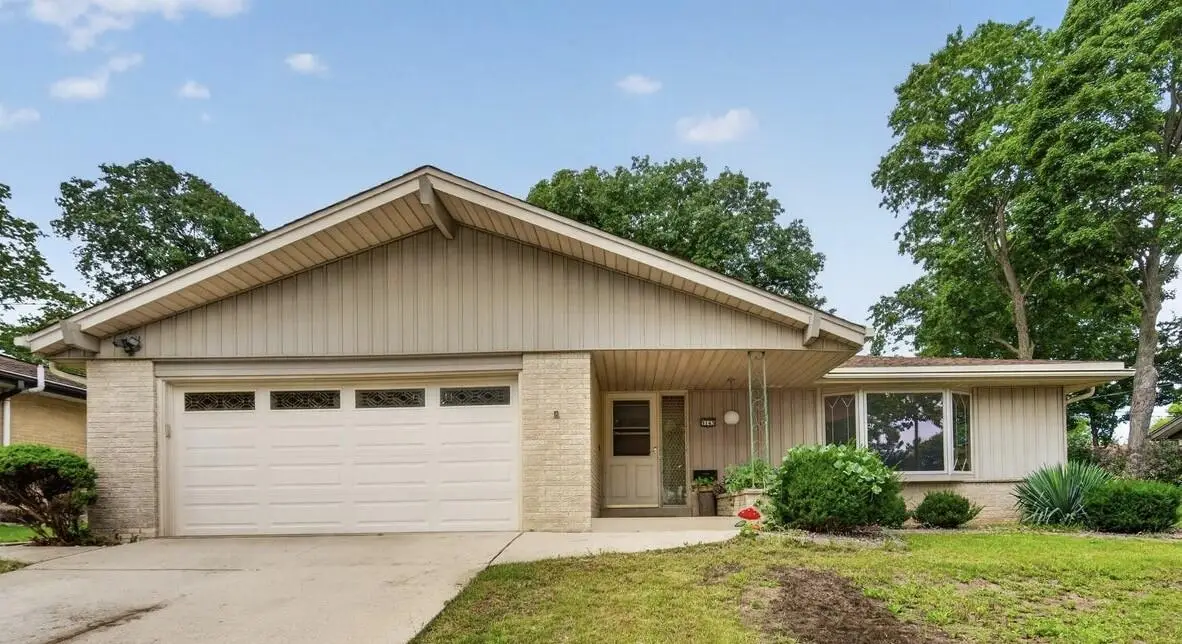 5143 S 19th St, Milwaukee, WI 53221 - #1