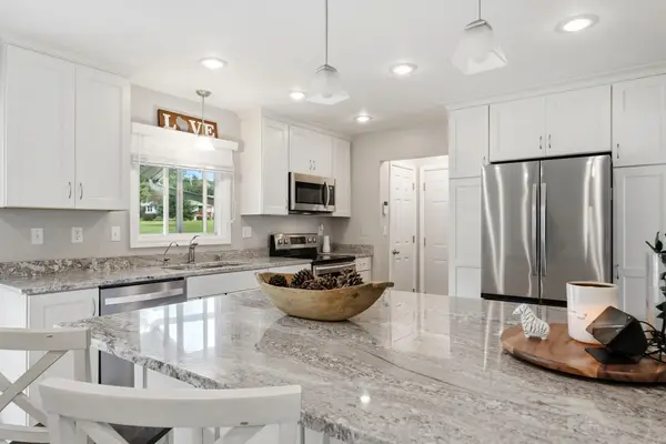 14465 Lindsay Dr, Brookfield, WI 53005