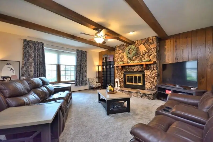 W220N2767 Maplewood Ln, Pewaukee, WI 53186 - #2