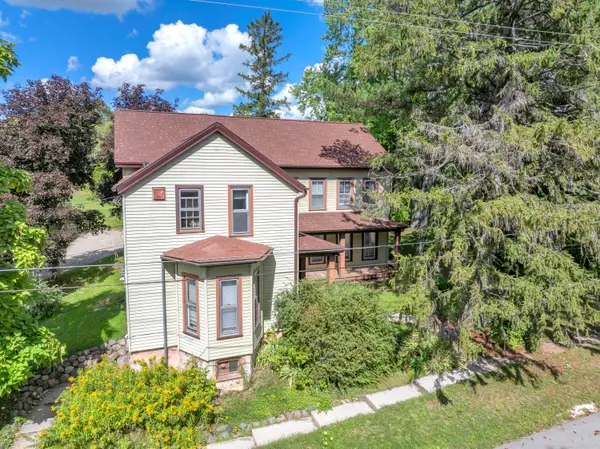 8120 N Franklin Rd, Herman, WI 53073