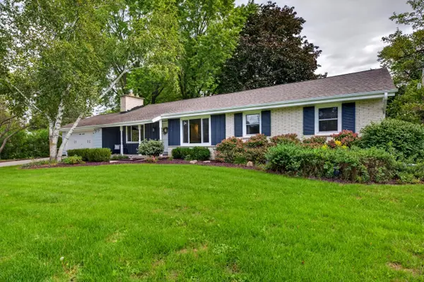 2550 N Springdale Rd, Brookfield, WI 53045