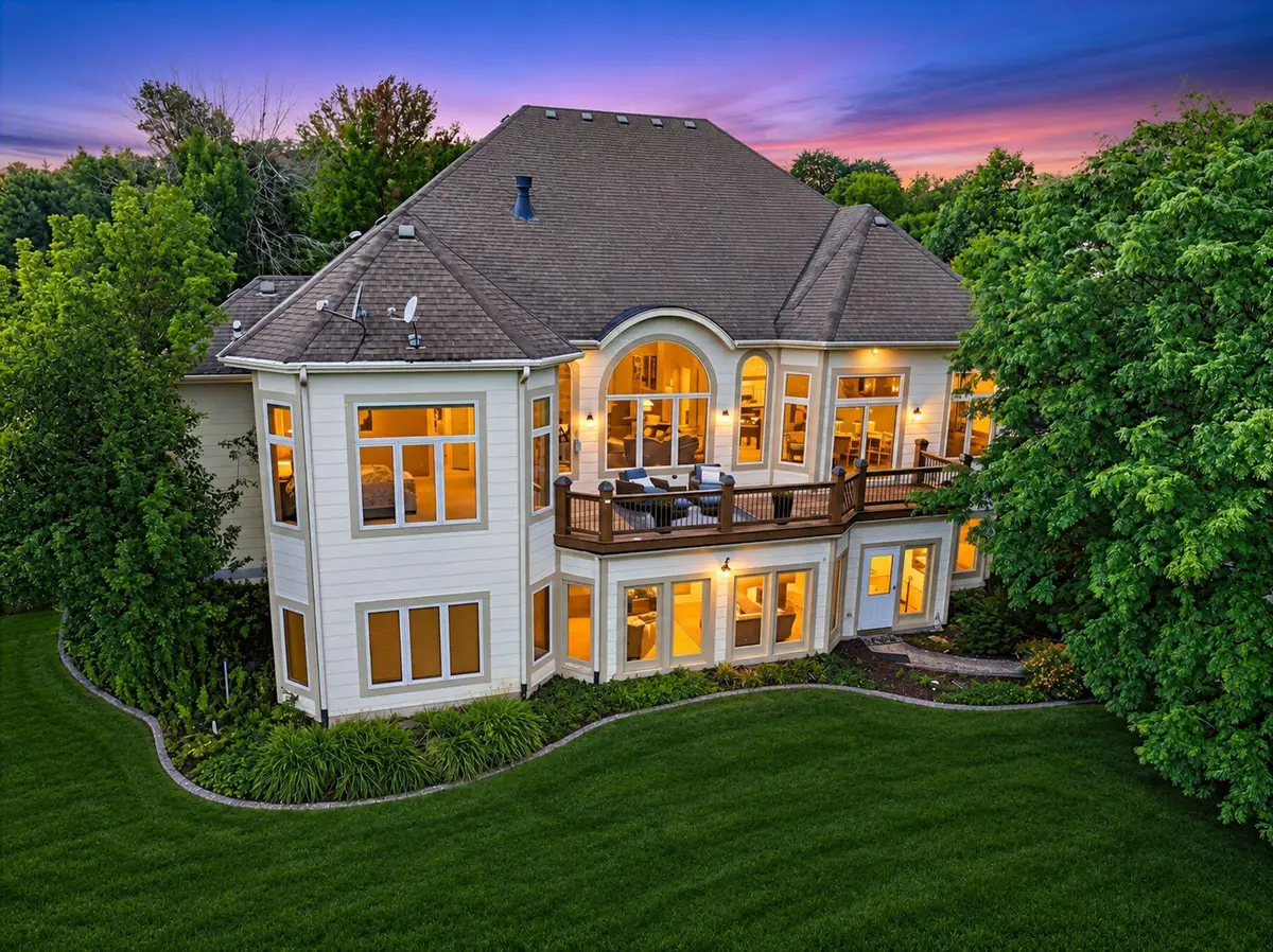 W213N5230 Golfview Dr, Menomonee Falls, WI 53051 - #1