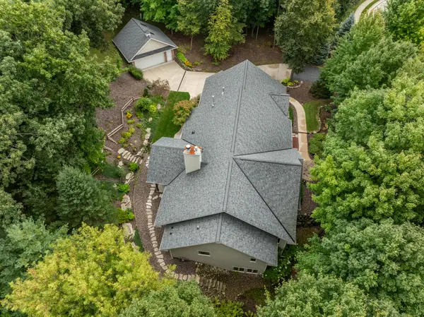 260 Glacial Dr, Slinger, WI 53086