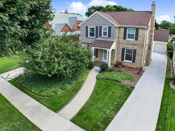 2520 Lefeber Ave, Wauwatosa, WI 53213