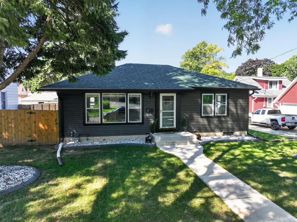 3049 S 31st St, Milwaukee, WI 53215 - #1