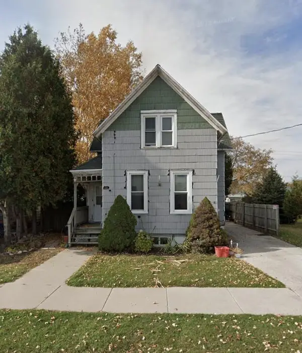 616 S 18th St, Manitowoc, WI 54220