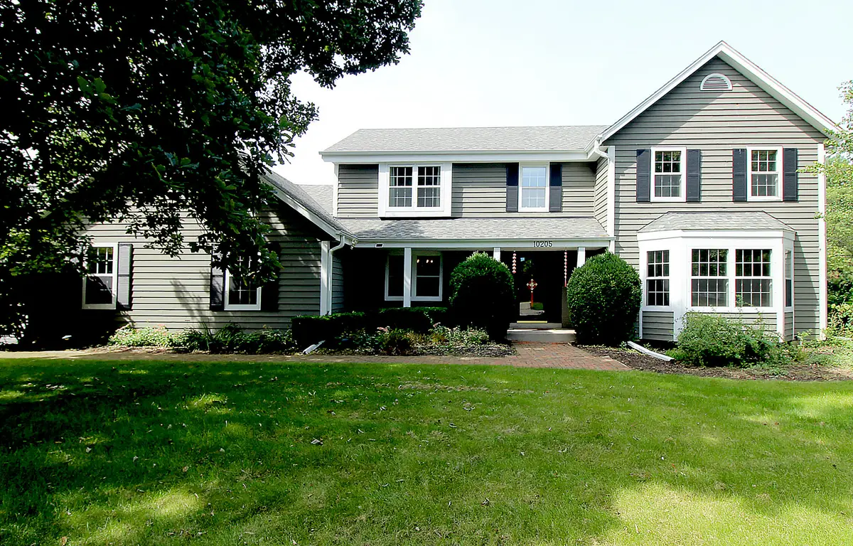 10205 N Kenilworth Cir, Mequon, WI 53092 - #1