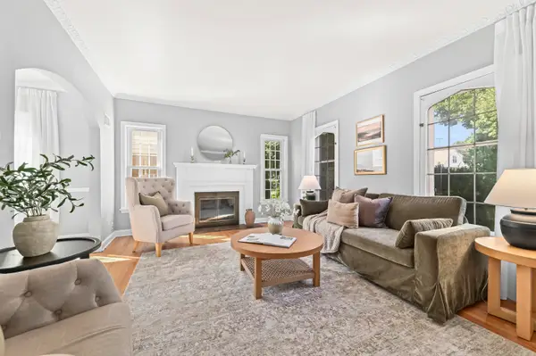 616 N 104th St, Wauwatosa, WI 53226