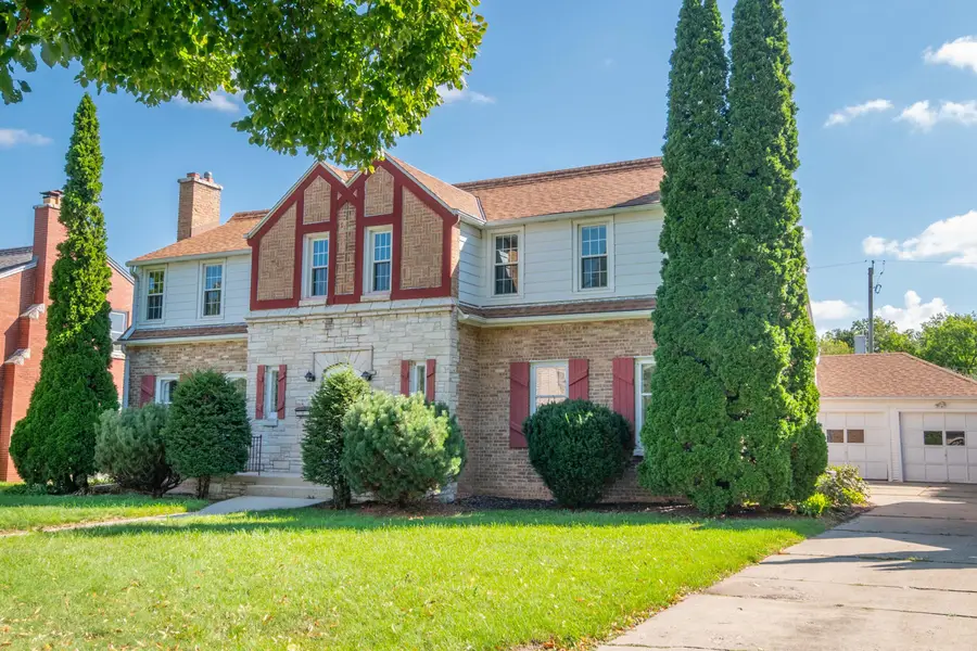 616 N 104th St, Wauwatosa, WI 53226 - #2
