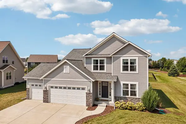 74 Weston Ridge Rd, Oconomowoc, WI 53066