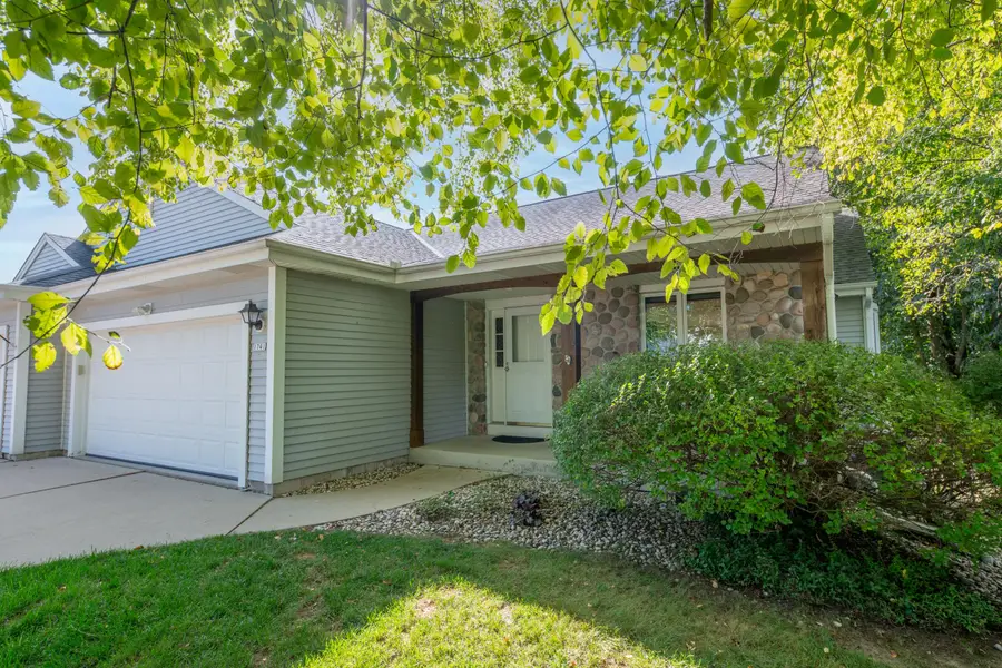 1741 Cherokee St, Grafton, WI 53024 - #2