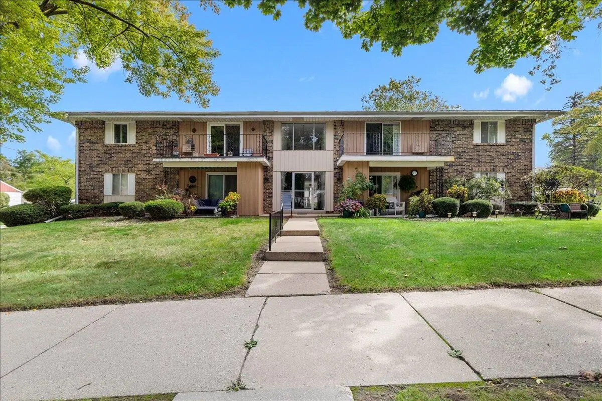 3408 S Taylor Ave, Milwaukee, WI 53207 - #1