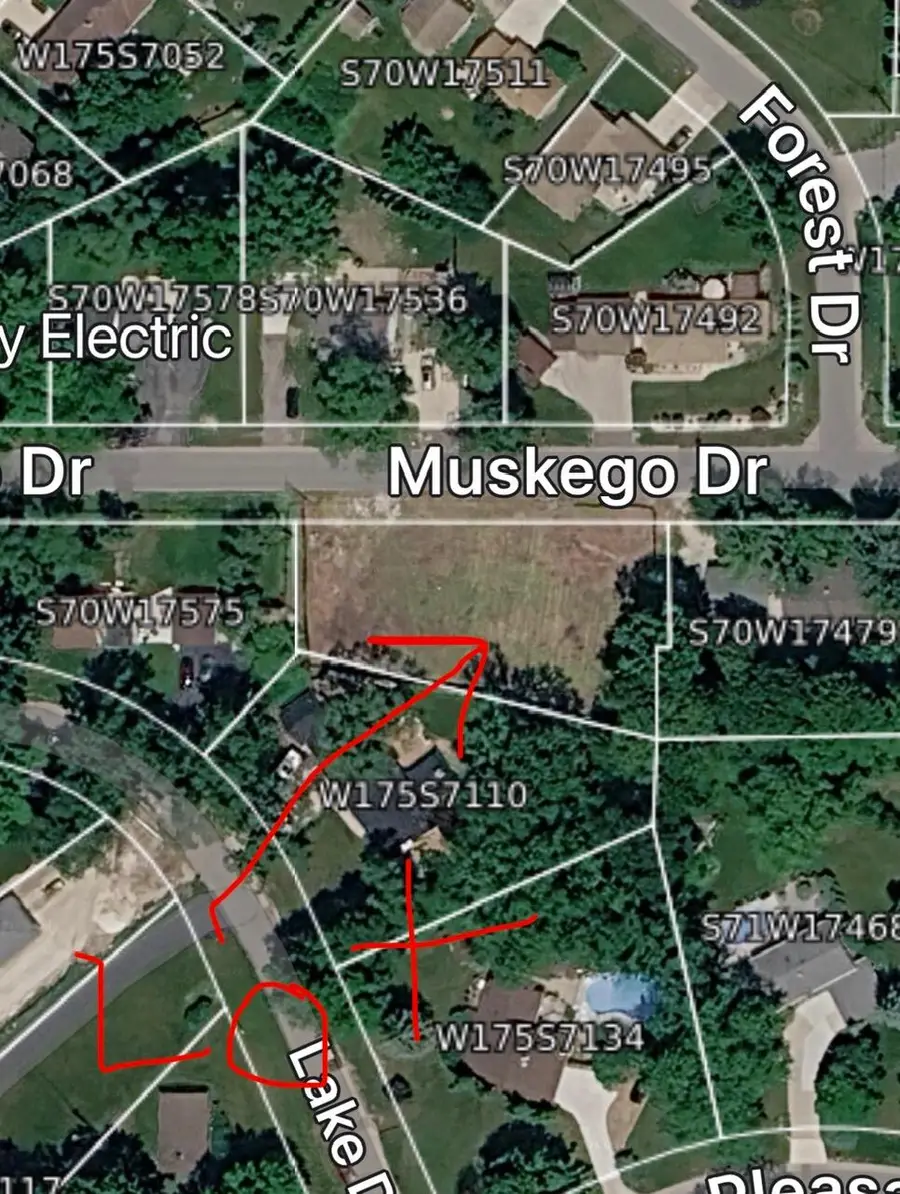 S70W17516 Muskego Dr, Muskego, WI 53150 - #2