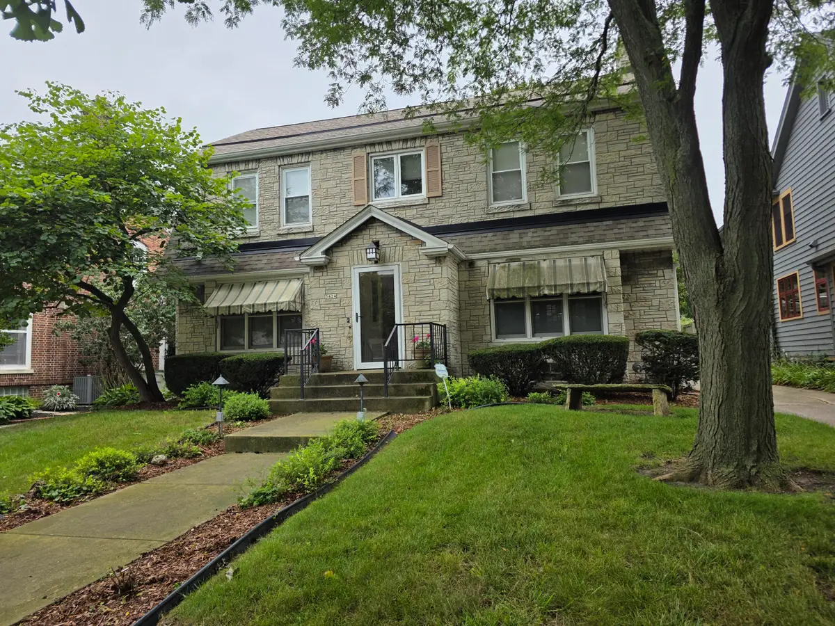 3424 N Summit Ave, Milwaukee, WI 53211 - #1