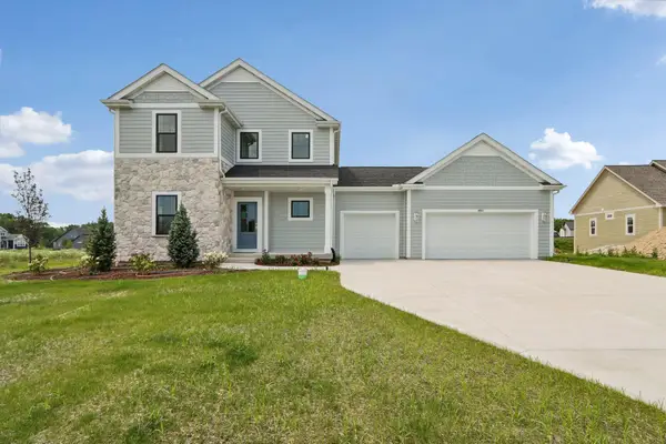 9901 N Migratory Ln, Mequon, WI 53097