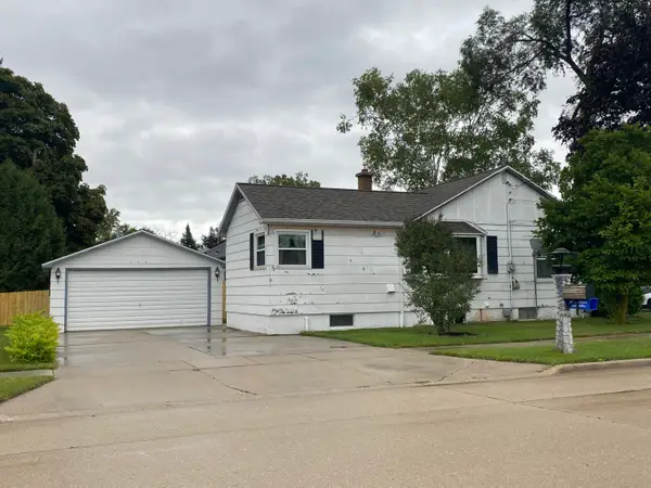 4022 Delta St, Manitowoc, WI 54220