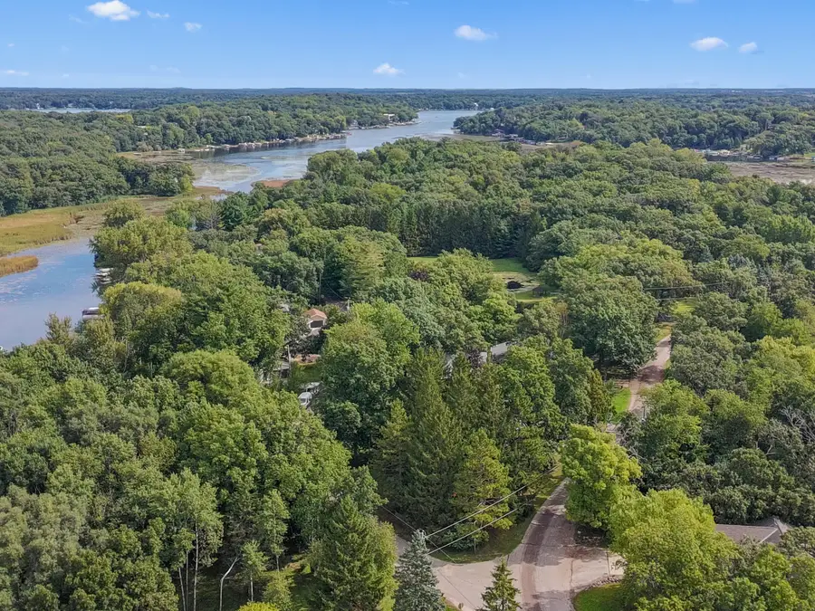 W5834 Bubbling Springs Dr, Lauderdale Lakes, WI 53121 - #3