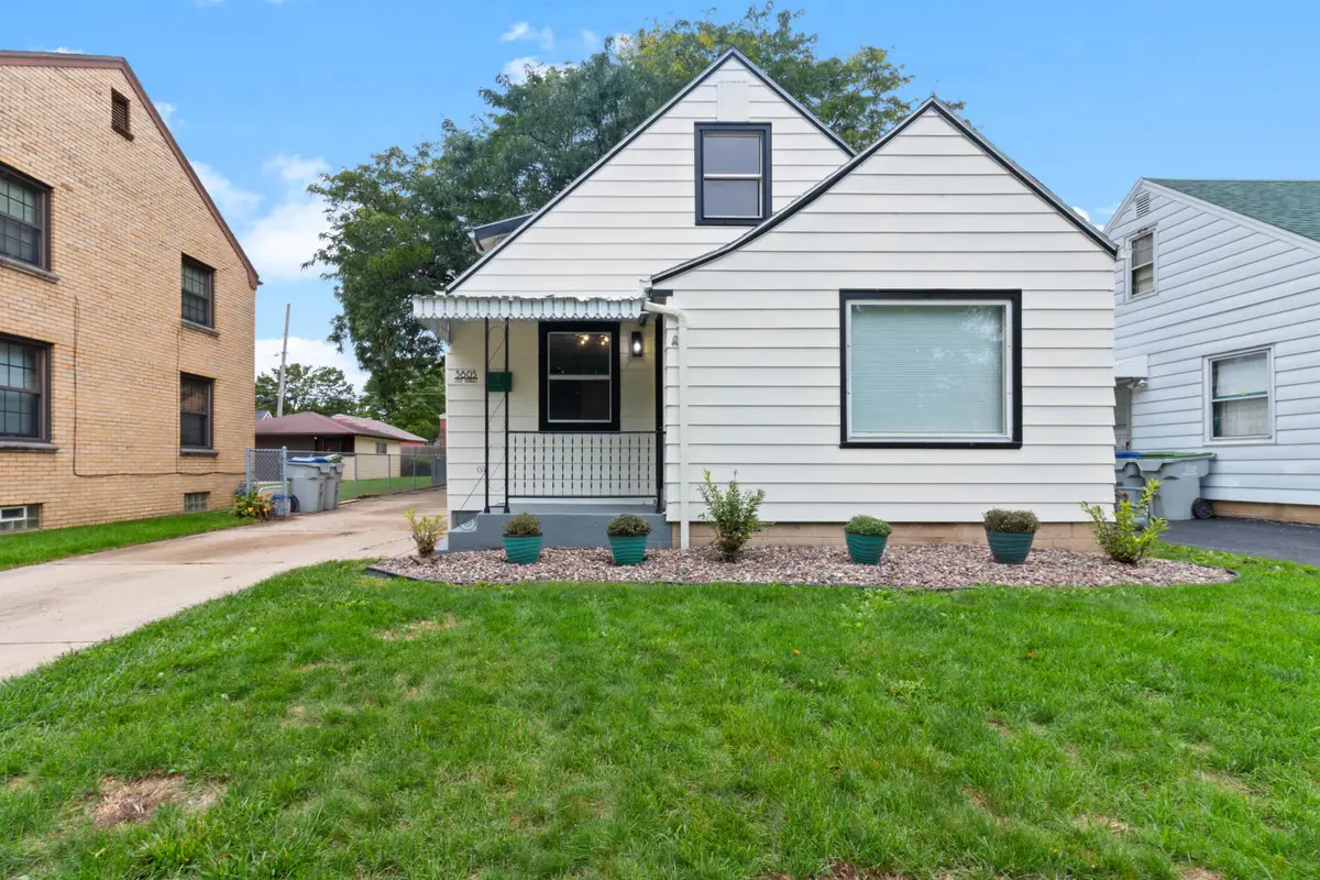 3805 S 21st St, Milwaukee, WI 53221 - #1