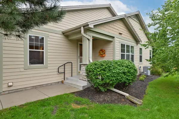 S70W15265 Honeysuckle Cir, Muskego, WI 53150
