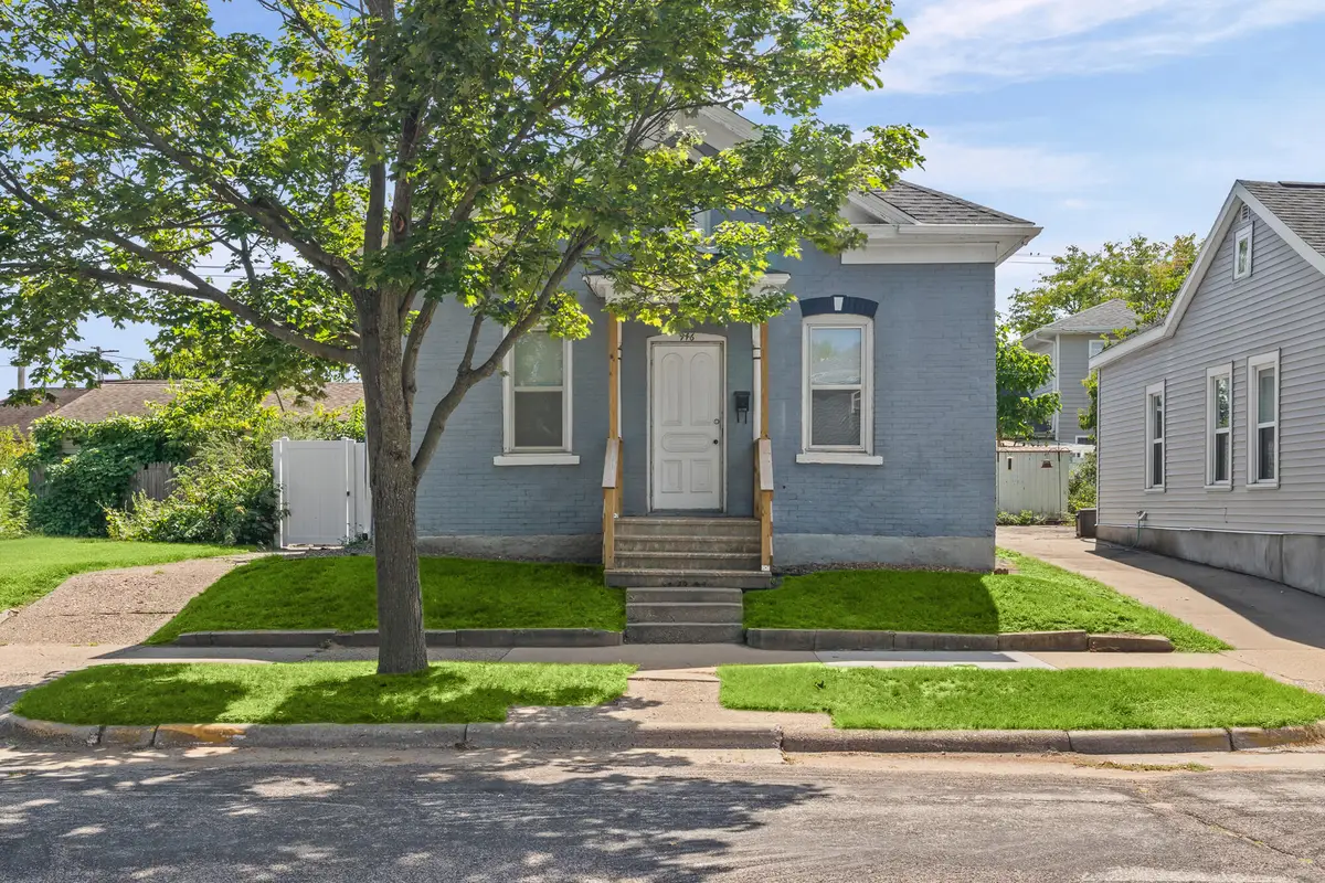 946 Hood St, La Crosse, WI 54601 - #1
