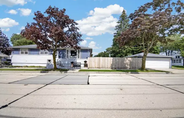 744 Shoreland Dr, Racine, WI 53402