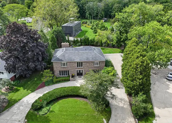 7801 N Regent Rd, Fox Point, WI 53217