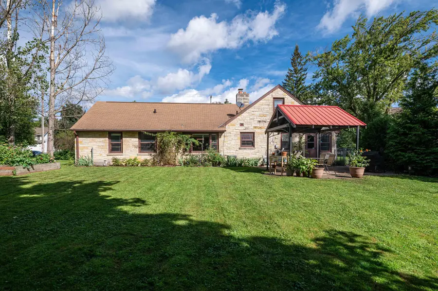 N90W16555 Roosevelt Dr, Menomonee Falls, WI 53051 - #2