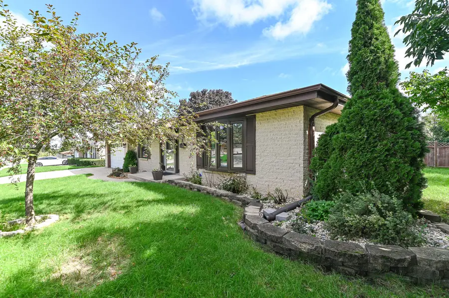 5224 S 23rd St, Milwaukee, WI 53221 - #2