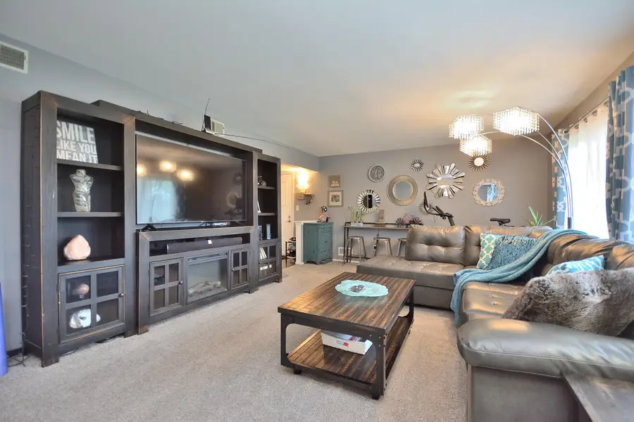 1190 Pilgrim Pkwy, Elm Grove, WI 53122 - #2