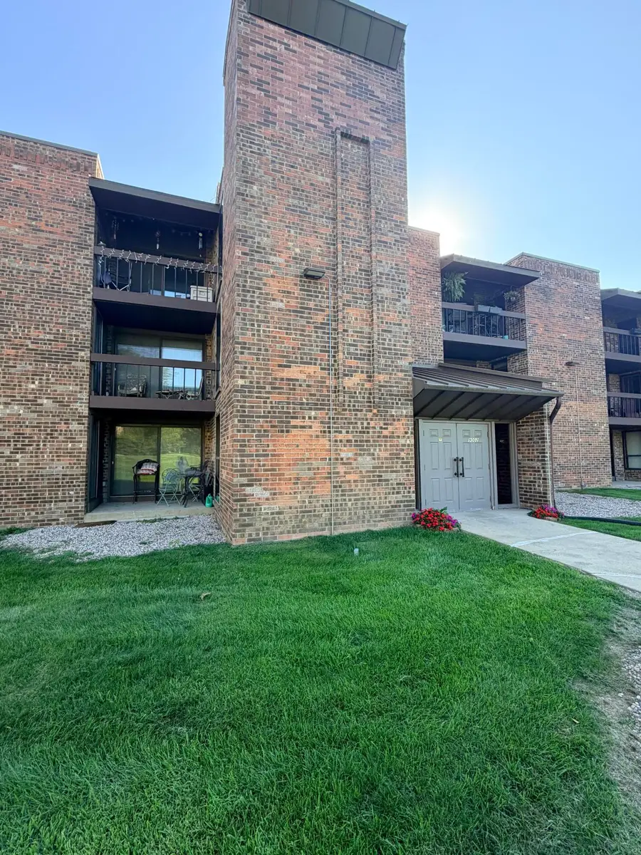 9002 W Lisbon Ave, Milwaukee, WI 53222 - #3