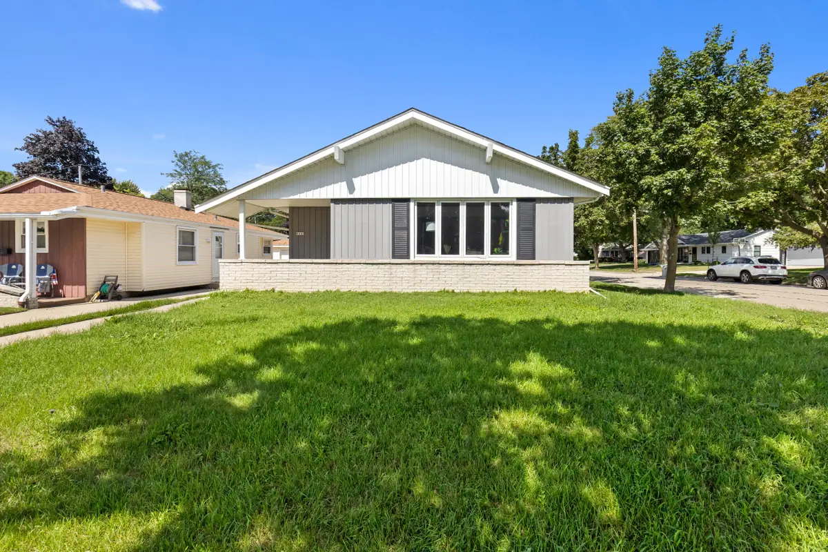9600 W Morgan Ave, Milwaukee, WI 53228 - #1