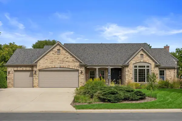 N74W16142 Stonewood Dr, Menomonee Falls, WI 53051