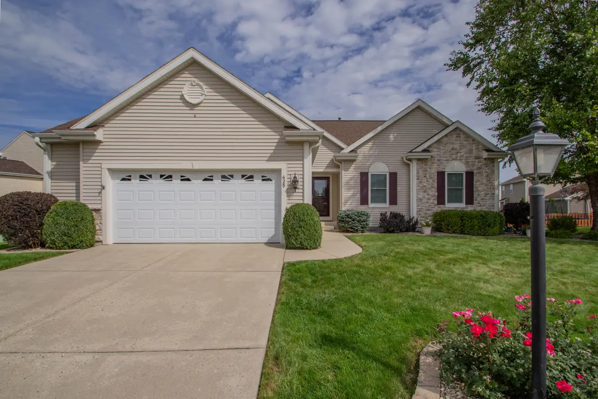 435 Crestwood Dr, Johnson Creek, WI 53038 - #1