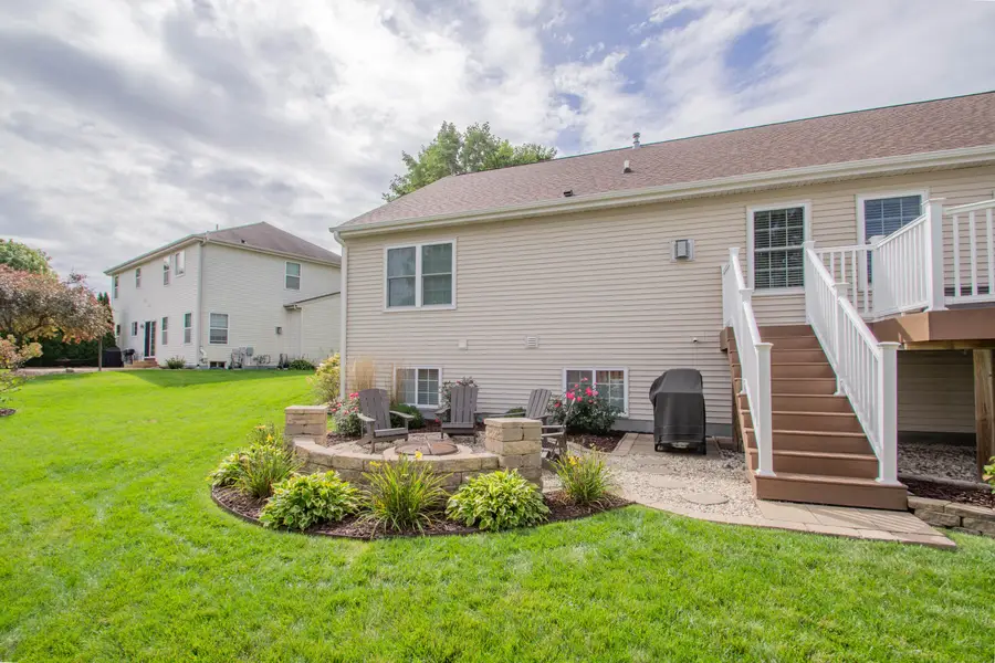 435 Crestwood Dr, Johnson Creek, WI 53038 - #2