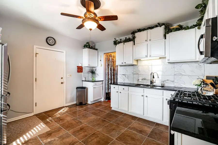201 N 36th St, Milwaukee, WI 53208 - #3