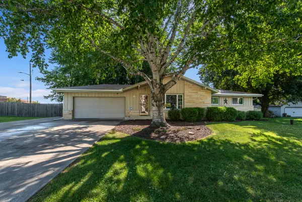 W128N8518 Revere Rd, Menomonee Falls, WI 53051