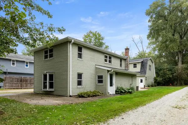 8413 Fox River Rd, Waterford, WI 53185