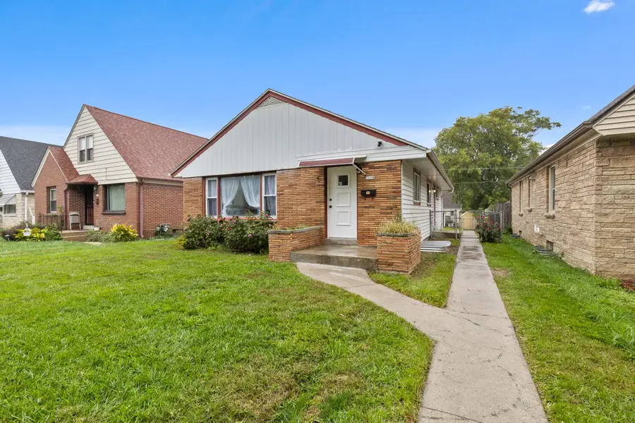 7118 W Medford Ave, Milwaukee, WI 53218 - #2